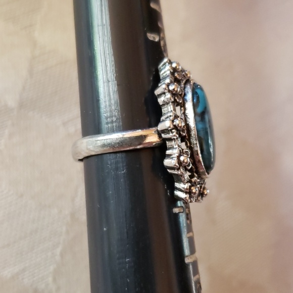 Adjustable Fashion Ring - Picture 2 of 5